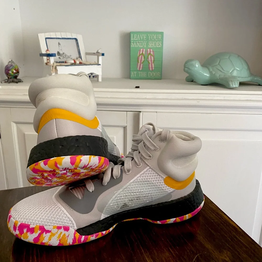 Adidas mens basketball shoes - Picture 3 of 3